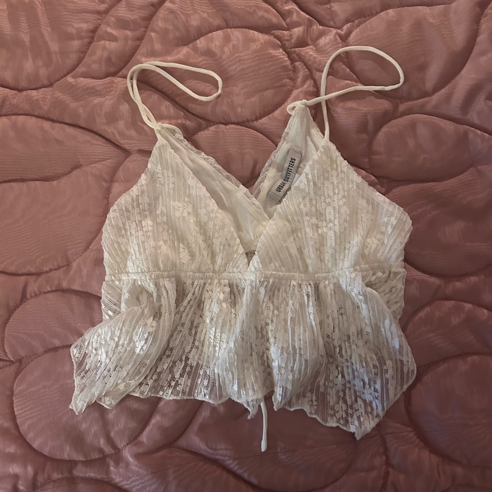 URBAN OUTFITTERS NWT WHITE FLOWY CROP TANK